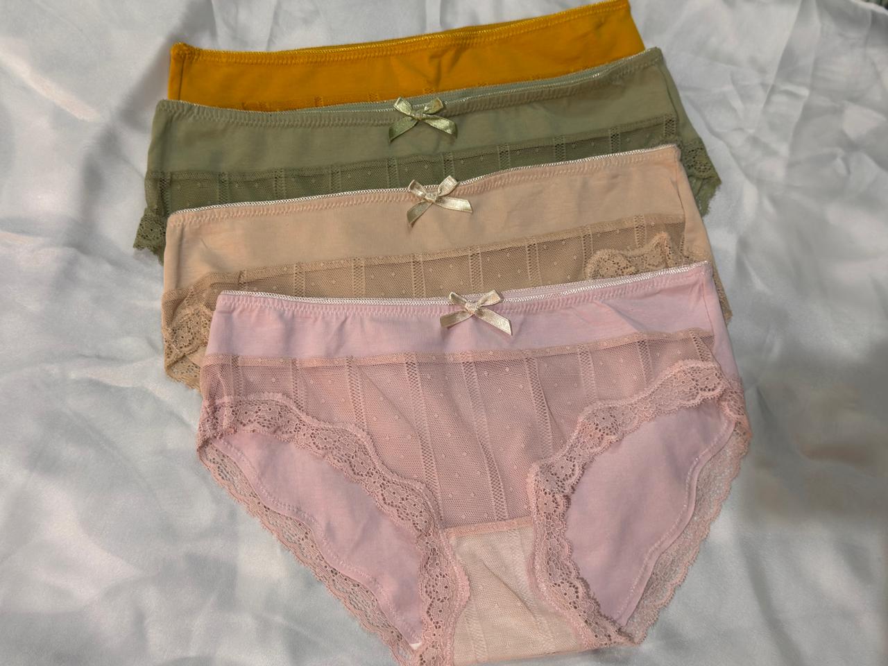 Fancy Lace & Cotton Seamless Panties – Breathable, Stretchable & Lightweight