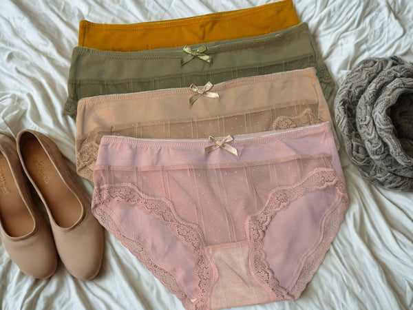 Fancy Lace & Cotton Seamless Panties – Breathable, Stretchable & Lightweight