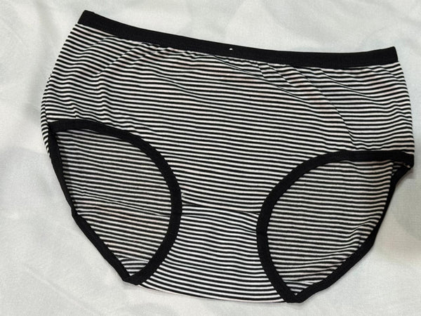 Everyday Essentials Black Lining Stretchable Brief – Breathable & Sweat‑Free Comfort for girls