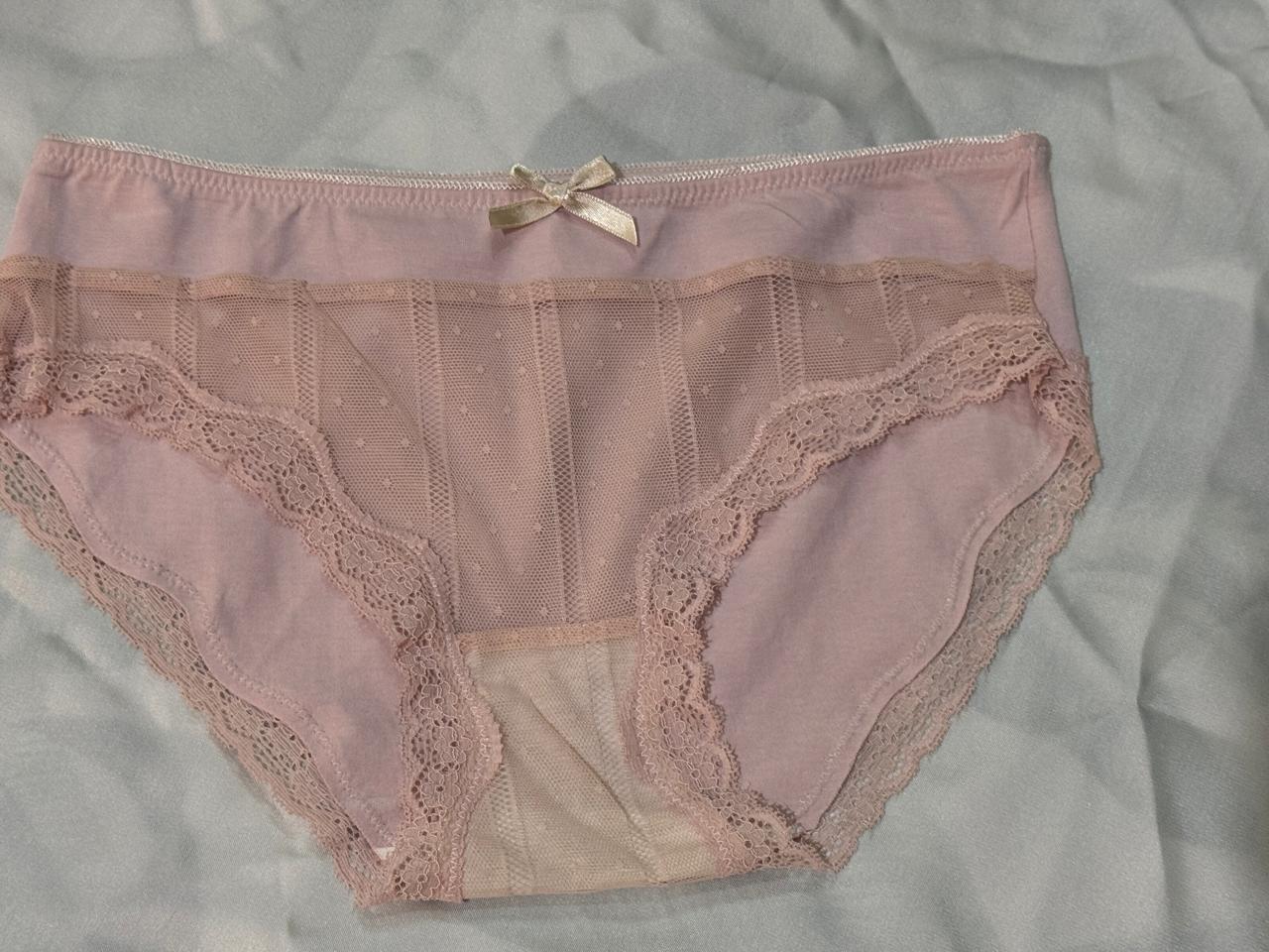 Fancy Lace & Cotton Seamless Panties – Breathable, Stretchable & Lightweight