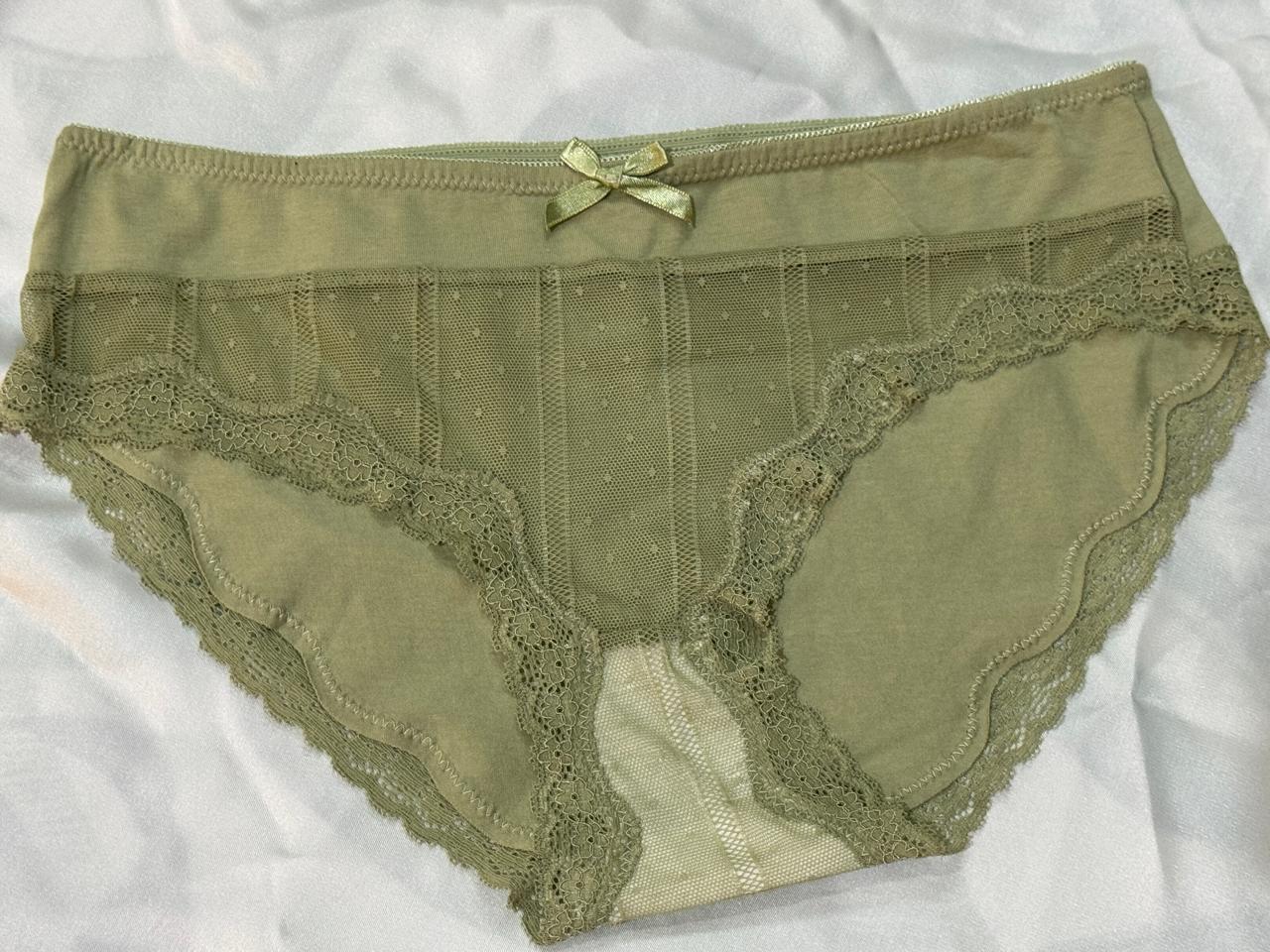 Fancy Lace & Cotton Seamless Panties – Breathable, Stretchable & Lightweight