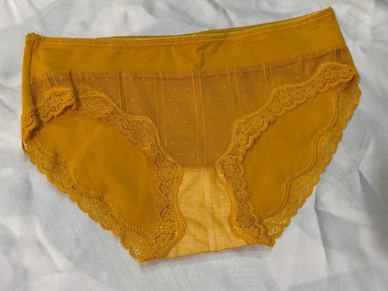 Fancy Lace & Cotton Seamless Panties – Breathable, Stretchable & Lightweight