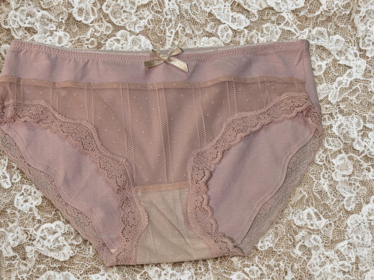 Fancy Lace & Cotton Seamless Panties – Breathable, Stretchable & Lightweight