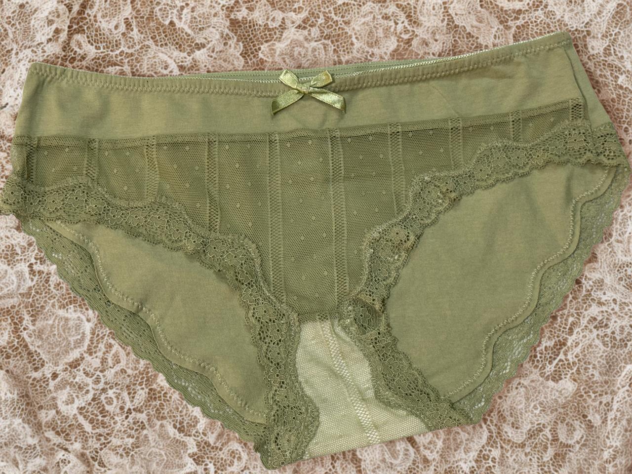 Fancy Lace & Cotton Seamless Panties – Breathable, Stretchable & Lightweight