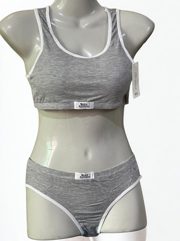 Sports Bra & Panties Set – Wireless, Removable Padding & Free‑Size Comfort